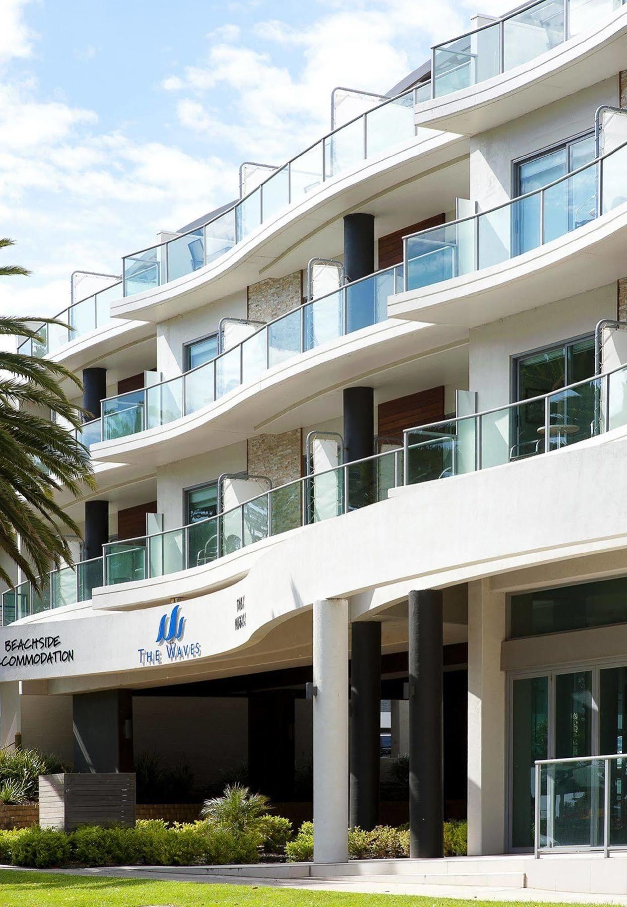 The Waves Apartments カウズ エクステリア 写真